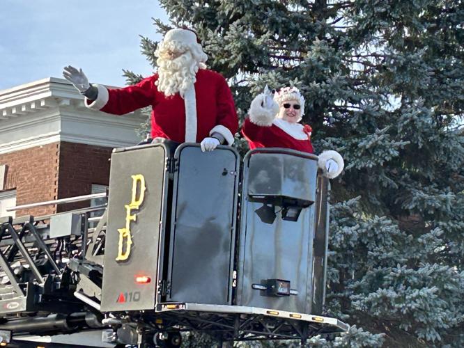 Photo: 231126-news-der-parade. Derry rings in holiday season with parade, 'Very Derry'