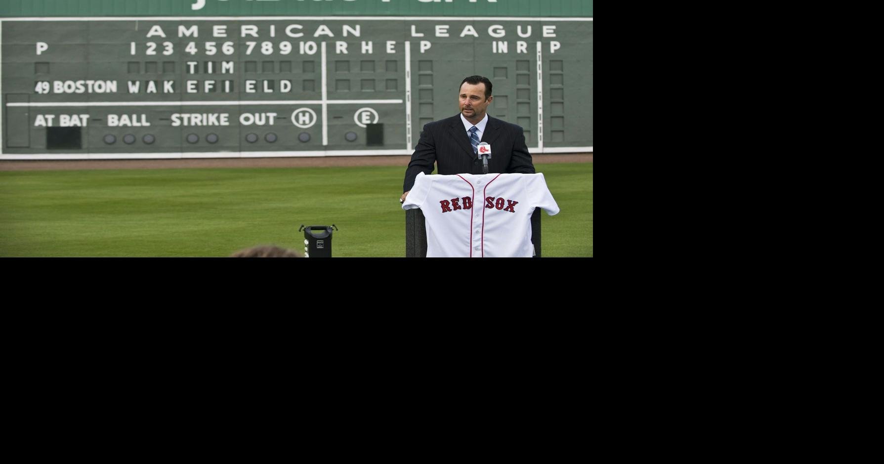 RED SOX: Tim Wakefield announces his retirement