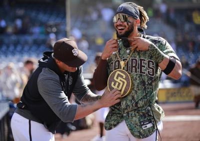 Padres become first team to show off new jersey sponsorship