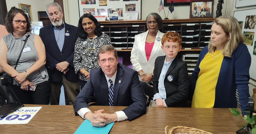 Inflation, immigration, abortion key as 4 make bids for Congress official - Vimarsana News