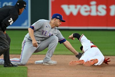Rangers infielder catches grounder with jersey
