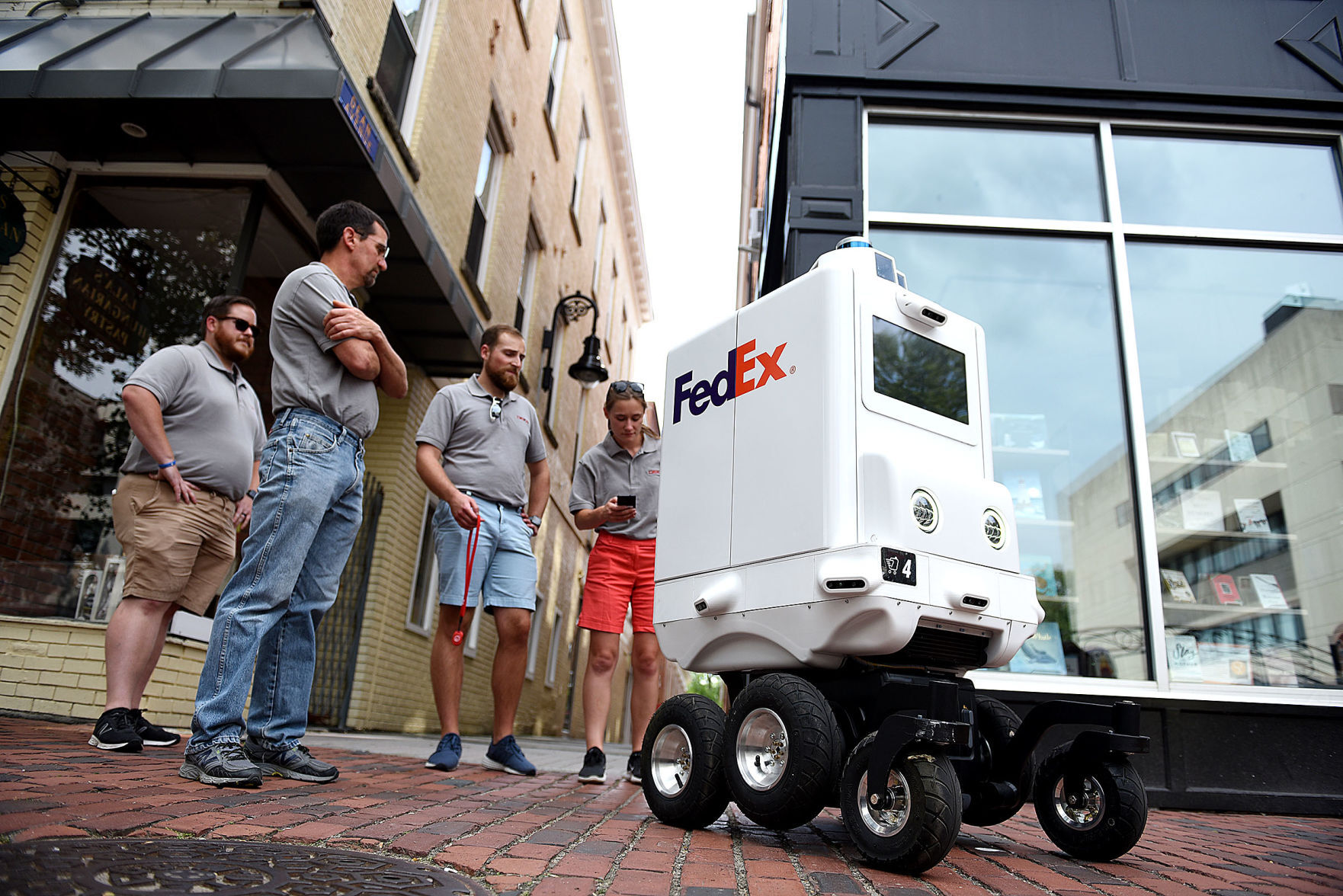 Fedex robot delivery store commercial