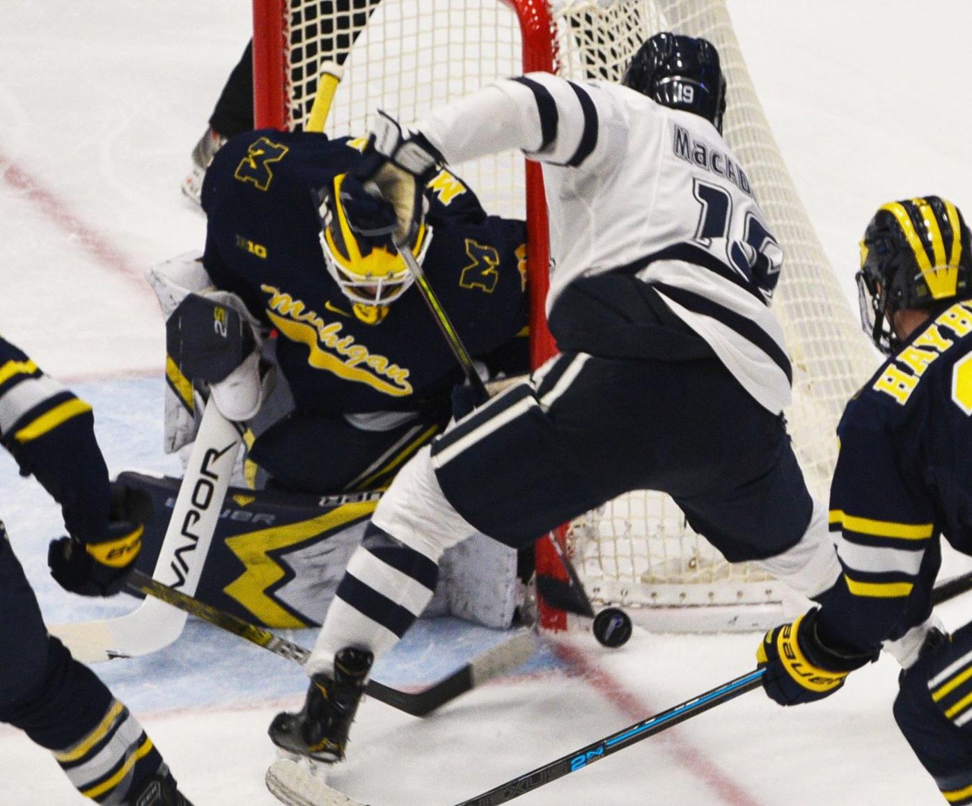 College Hockey Michigan Rolls To 4 1 Victory Over Unh College Sports Unionleader Com