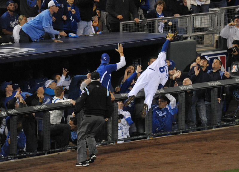 Former Royal Eric Hosmer gets ovation at Kauffman Stadium