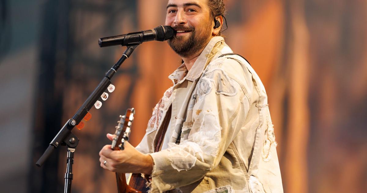 For New Hampshire fans, Noah Kahan's music sounds like home