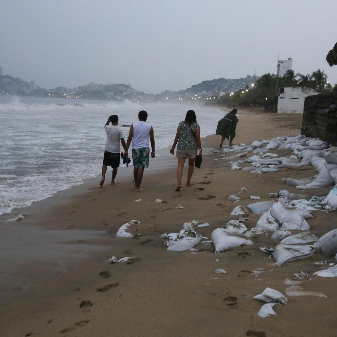 Hurricane Otis batters Acapulco before weakening