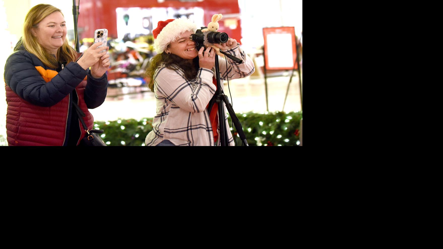 Last Christmas shopping hurrah for Fox Run Mall Business