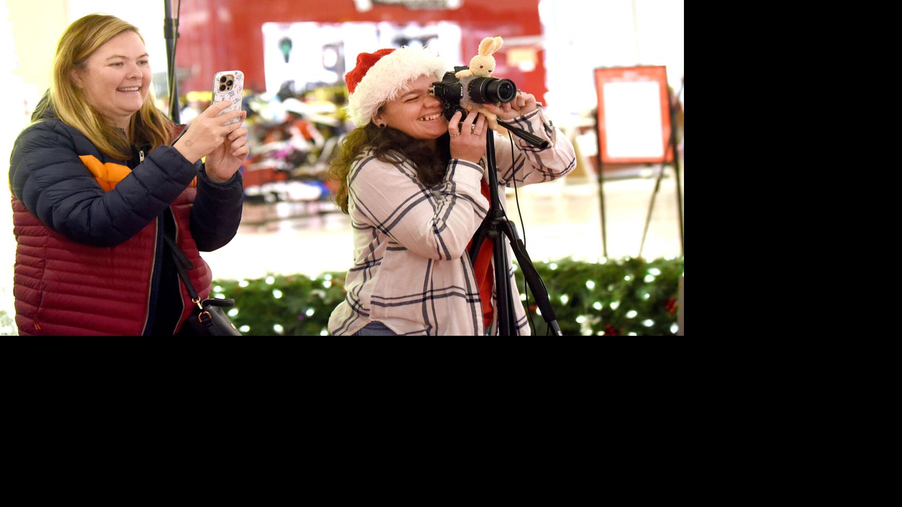 Last Christmas shopping hurrah for Fox Run Mall Business