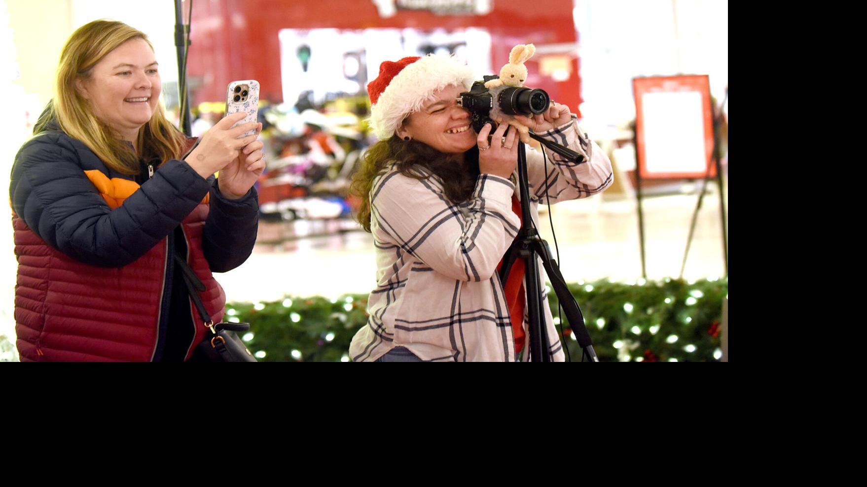 Last Christmas shopping hurrah for Fox Run Mall Business