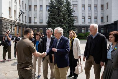 U.S. Senate delegation visits Kyiv