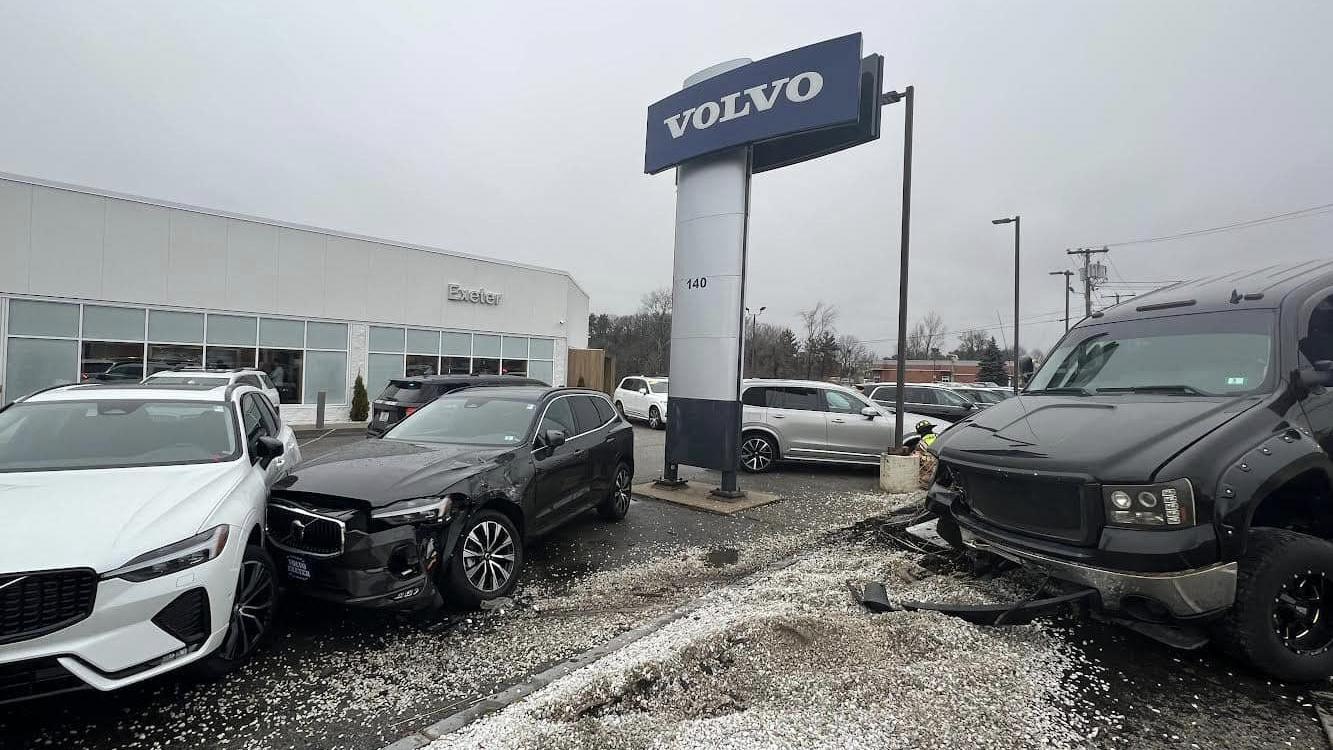 Man dies after train collides with pickup truck in Prince William