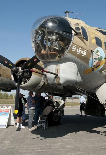 Seven Dead In B 17 Crash Bomber Had Just Appeared In Nh Public Safety Unionleader Com Seven Dead In B 17 Crash Bomber Had Just Appeared In Nh Public Safety Unionleader Com