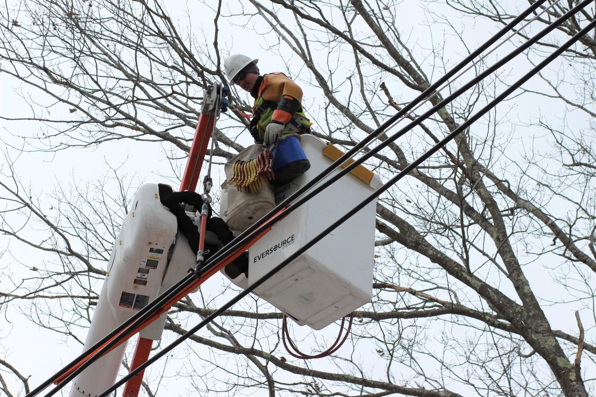 Winds Knock Out Power To Tens Of Thousands Followed By Arctic Air News Unionleader Com