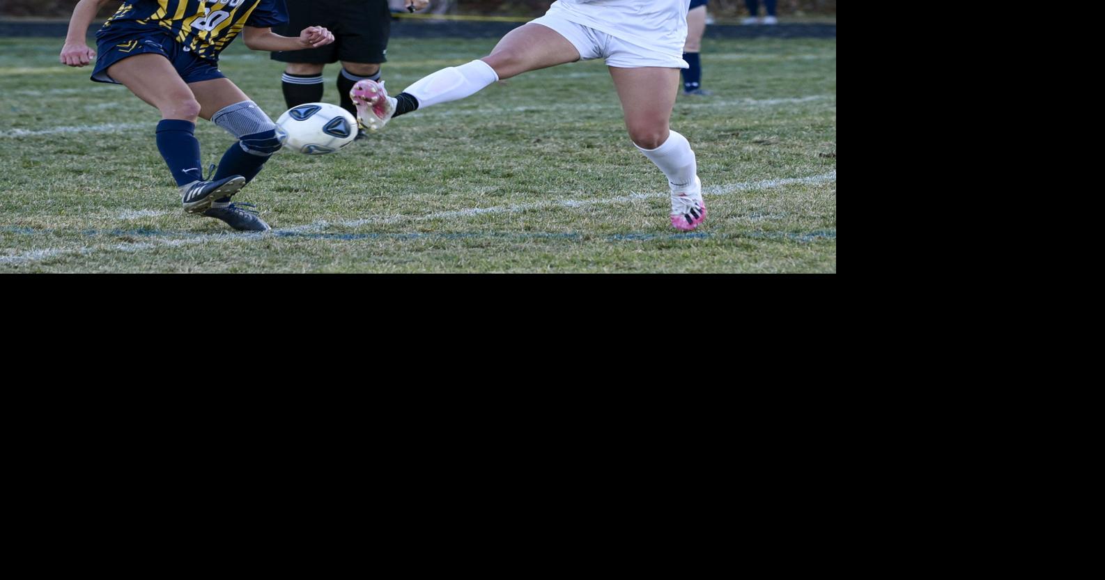 Girls soccer, Division II semifinals Gizzonio's goal helps Milford