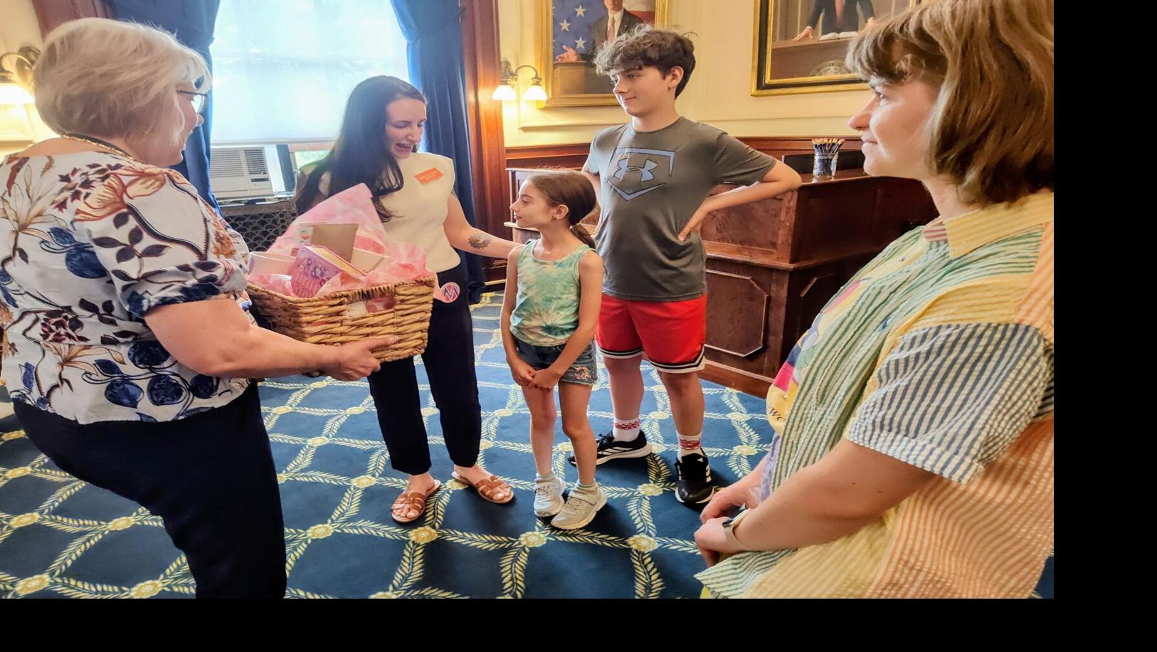Students, advocates stage read-in, urge Ayotte veto bill on 'objectionable material' in schools