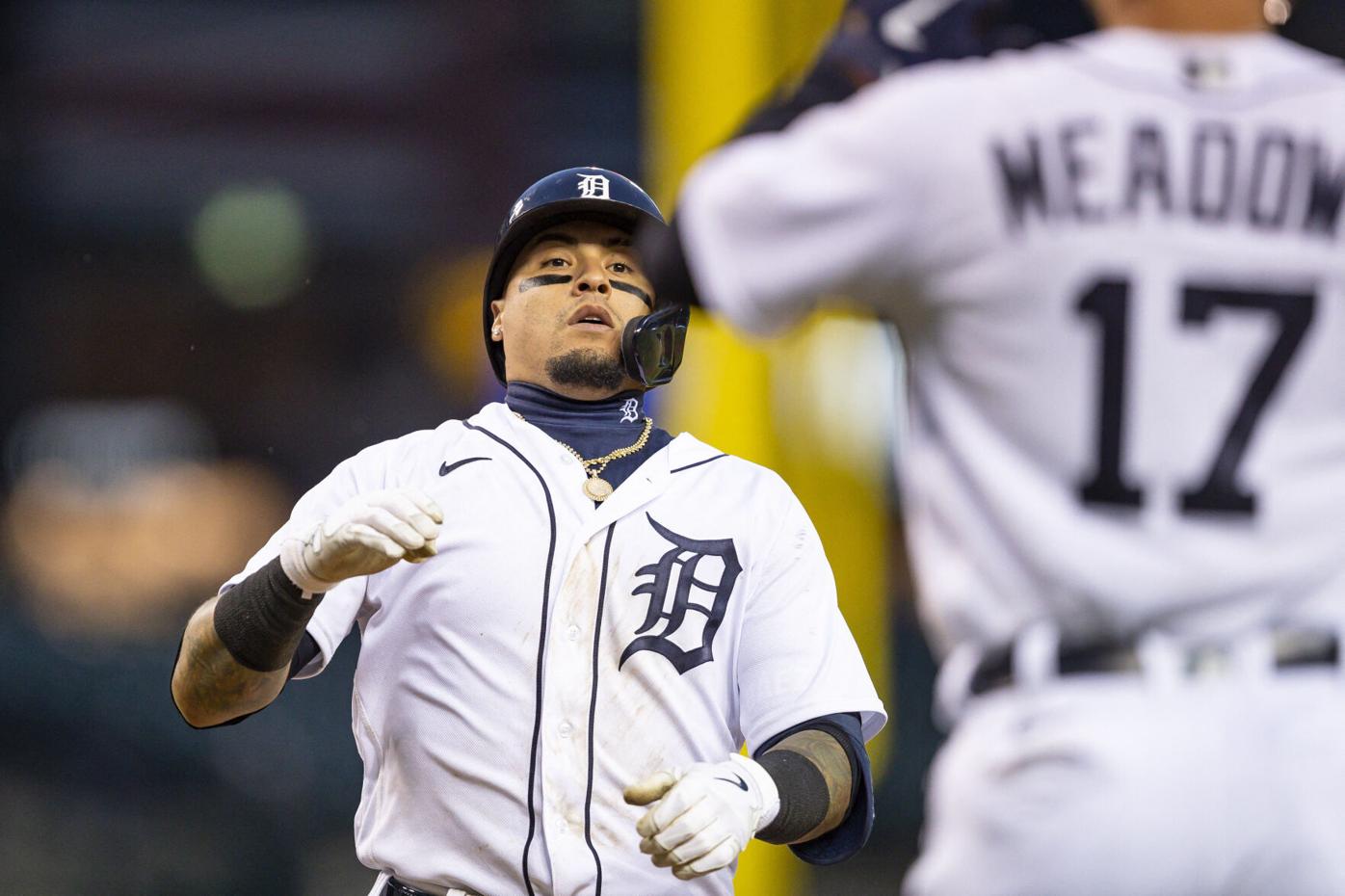 Javier Baez crushes first homer since signing with Detroit Tigers