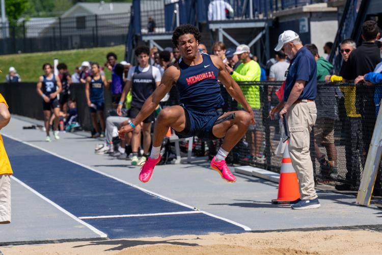 Memorial's Burris injury, sets school record to win at New