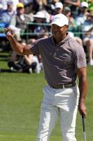 Tiger Woods sets record, makes 24th consecutive Masters cut