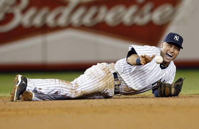 Derek Jeter to sit out next 2 games with sore right leg