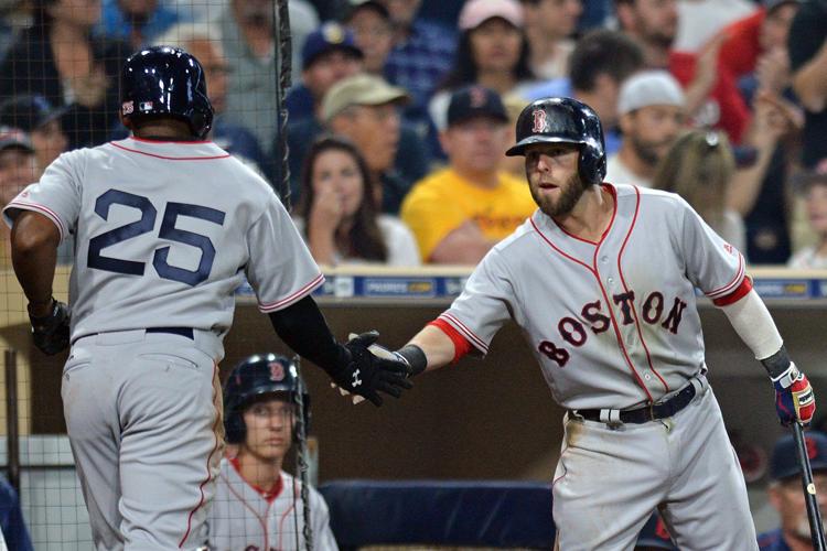 Pedroia, Drew power Sox over Giants