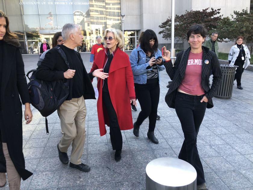 Jane Fonda Spent The Night In Jail To Protest U S Inaction On