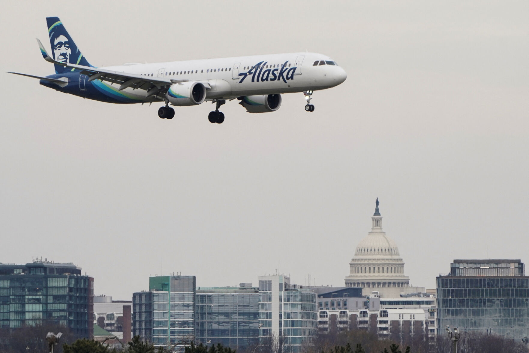 Alaska Air to buy Hawaiian Airlines for 1.9 billion Business