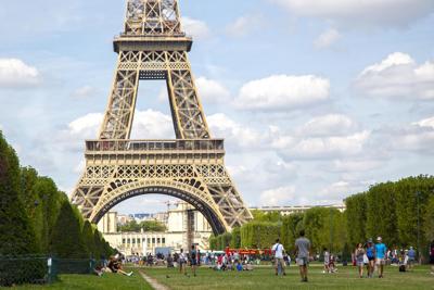 Guide to Visiting the Eiffel Tower in Paris - Independent Travel Cats