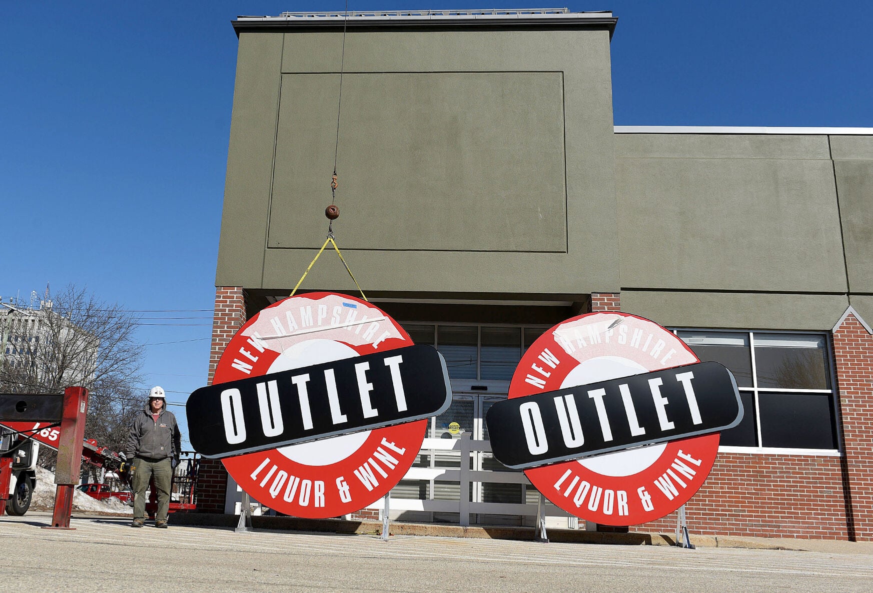 New NH Liquor & Wine Outlet opens in Manchester