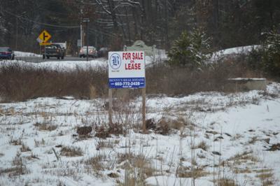 Brentwood Land Eyed For Possible Restaurant Bank Business