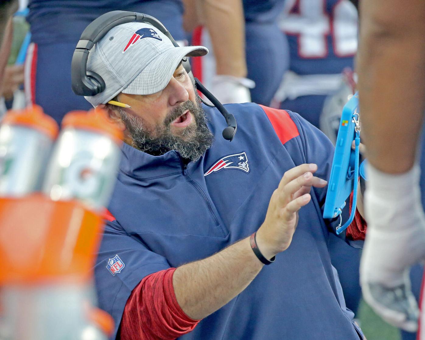 Patriots play caller Matt Patricia has help devising offensive