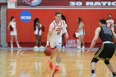 Manchester S Hanson Is Division Ii Men S Basketball Player Of The
