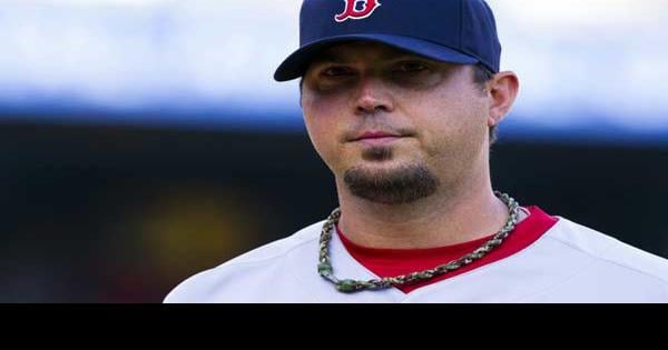 Kevin Youkilis gets 3 hits, cheers in Fenway return