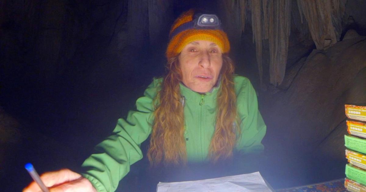 Beatriz Flamini, escaladora española fotografiada en una cueva de Modril |  trasero
