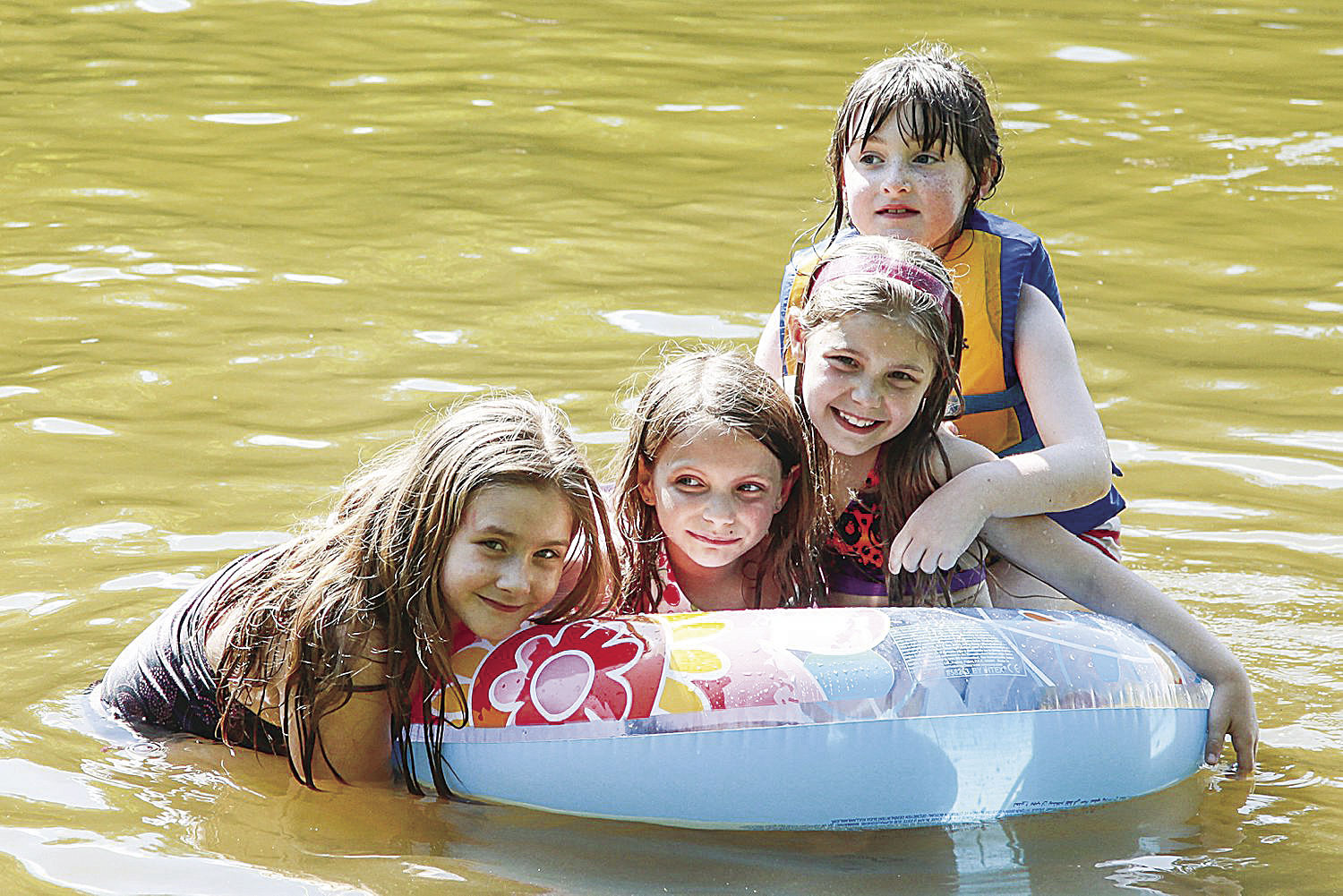 Discover Uncanoonuc Lake Public Beach: A Gem in New Hampshire