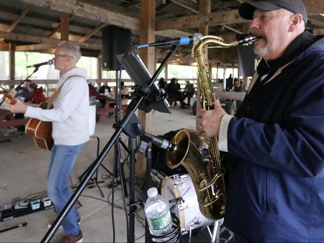 Rain doesn't dampen spirits at Great Bay Food Truck Festival in Stratham
