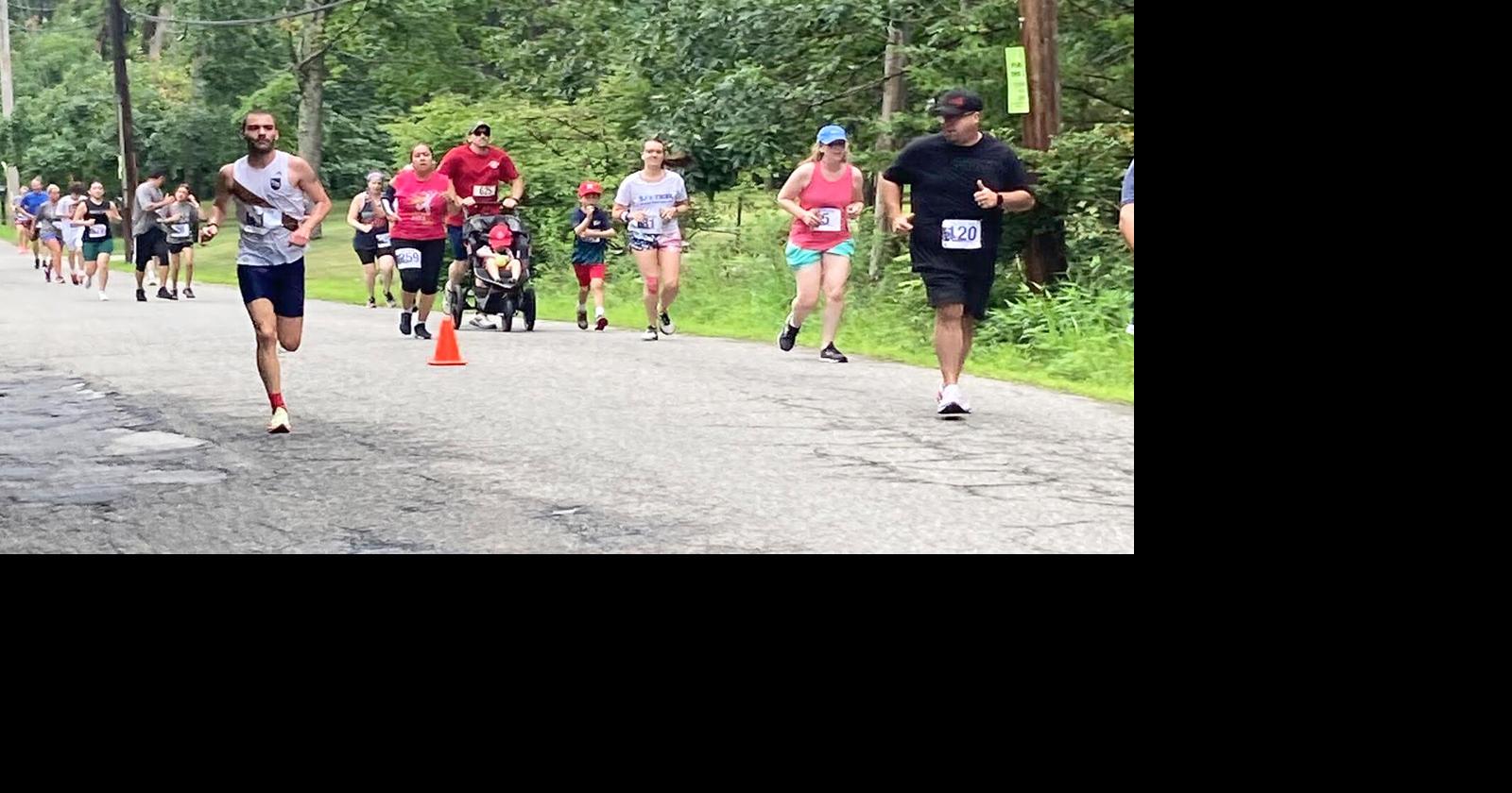 Cumberland's Drezek defends Arnold Mills Road Race title in course