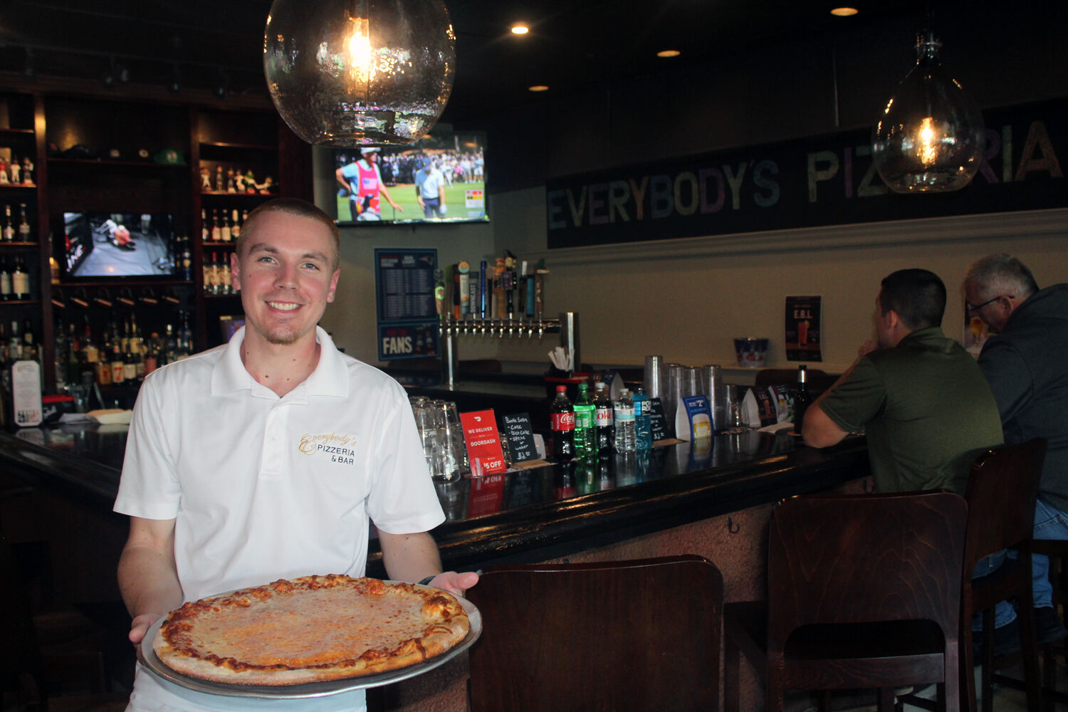 Everybody s Pizzeria and Bar opens for anyone who loves pizza