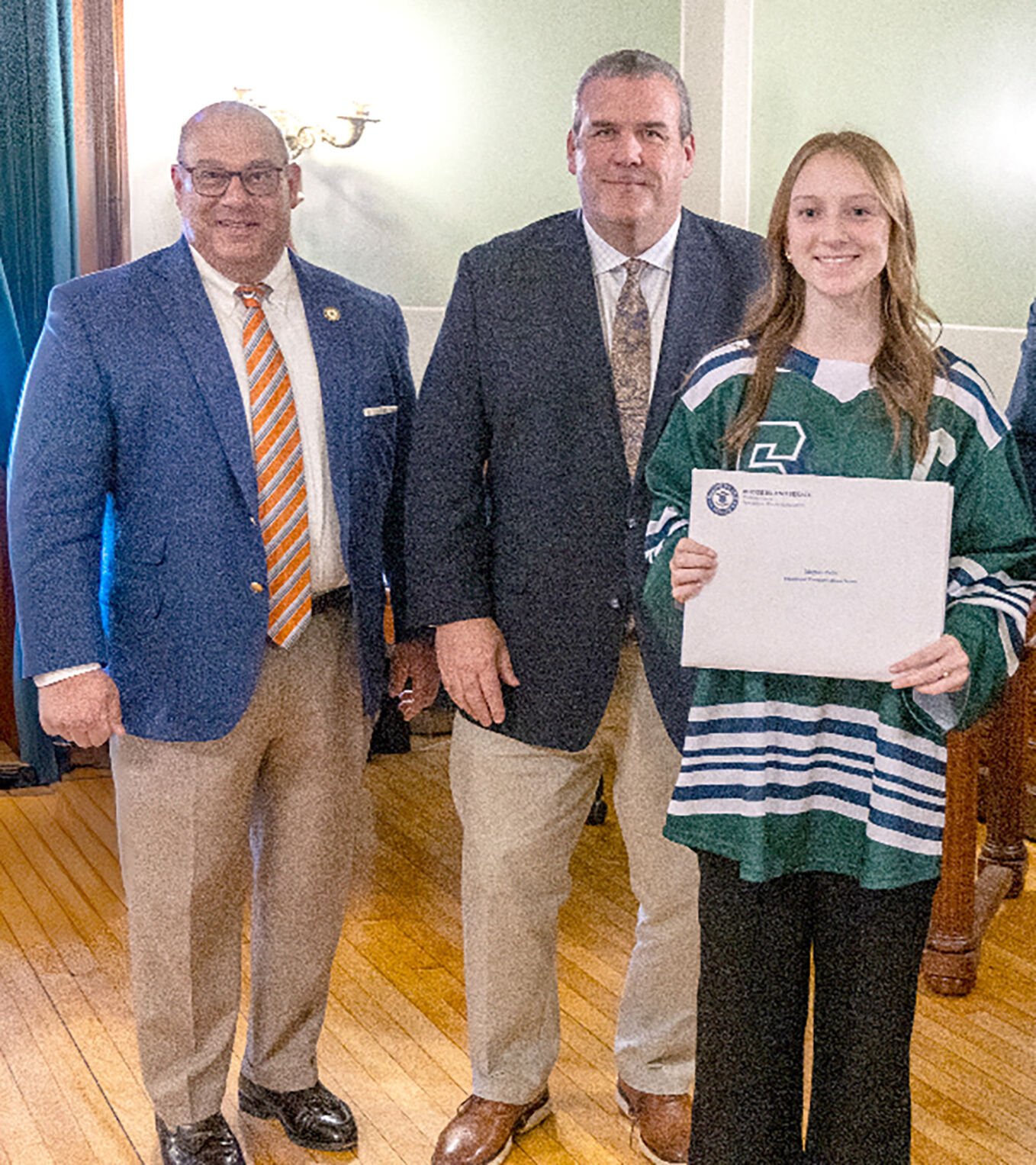 Falls receives Hobey Baker Award | The Observer | valleybreeze.com