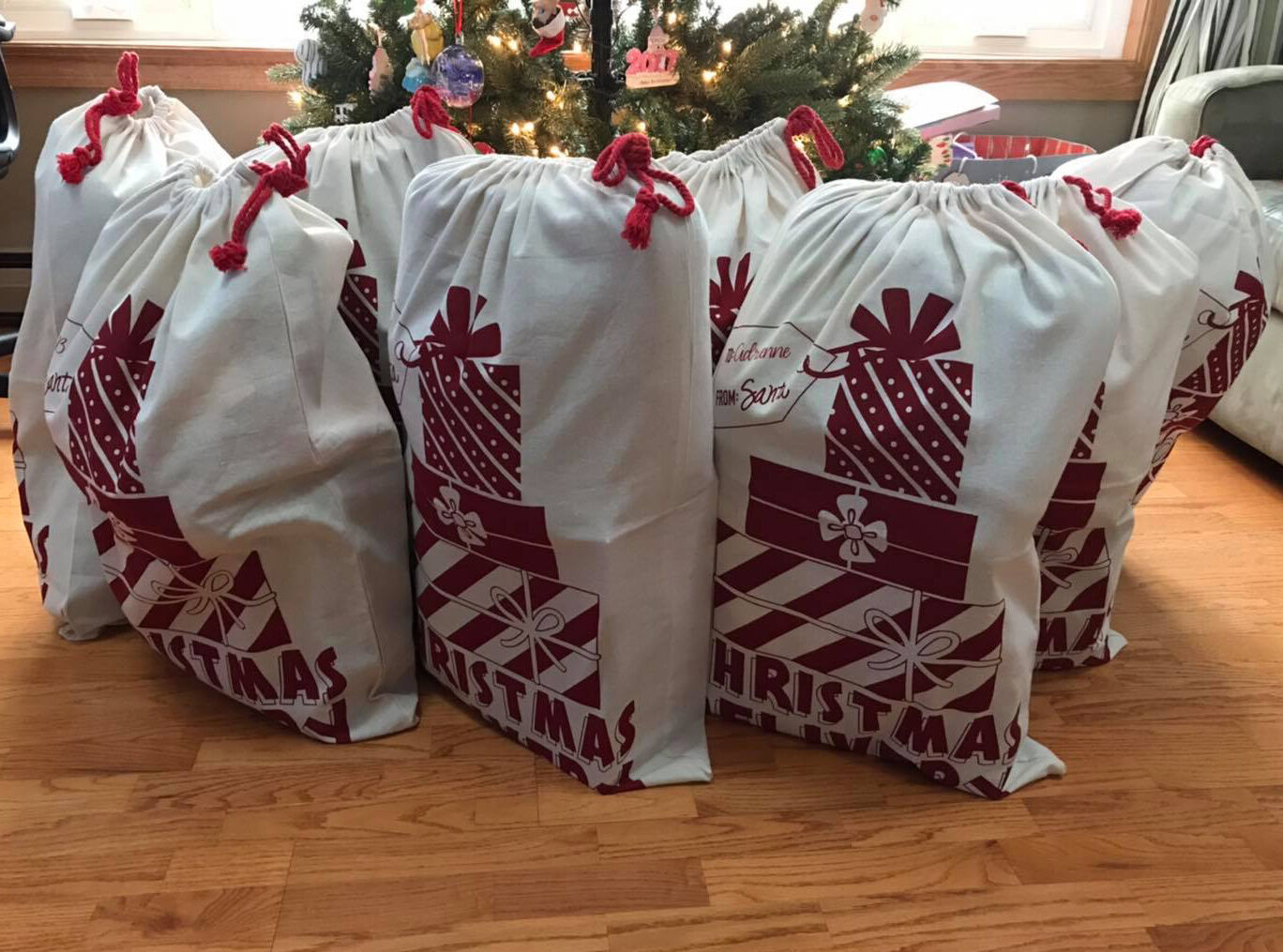 MOMs gift bags 2020.jpg