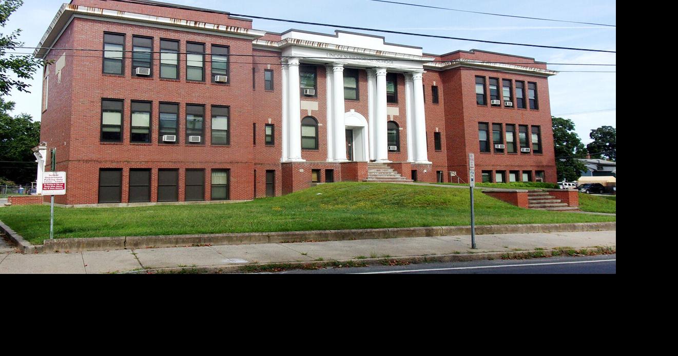 Neighbors voice concerns on Lincoln Memorial School development News