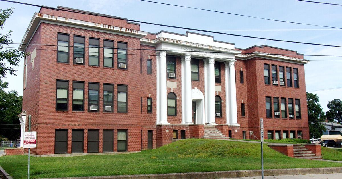 Neighbors voice concerns on Lincoln Memorial School development News