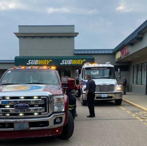 1 dead, 4 injured in Rhode Island after car plows into Subway restaurant