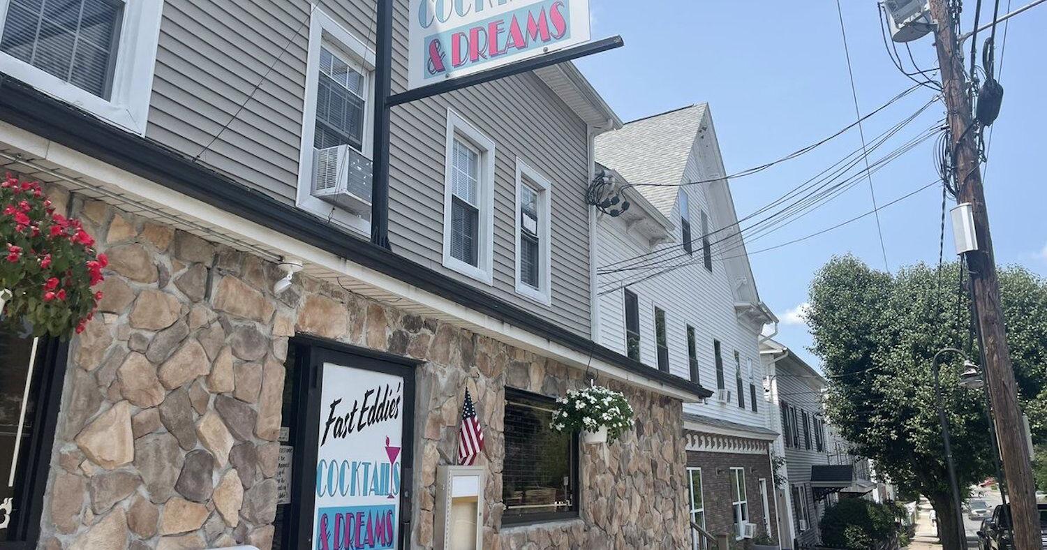 Fast Eddie's Cocktails and Dreams opens in old Cowboys space in Woonsocket - Vimarsana News
