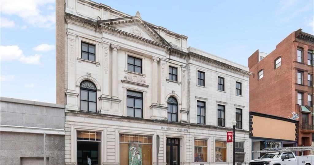 Developer Moore plans housing in Pawtucket bank building - Vimarsana News
