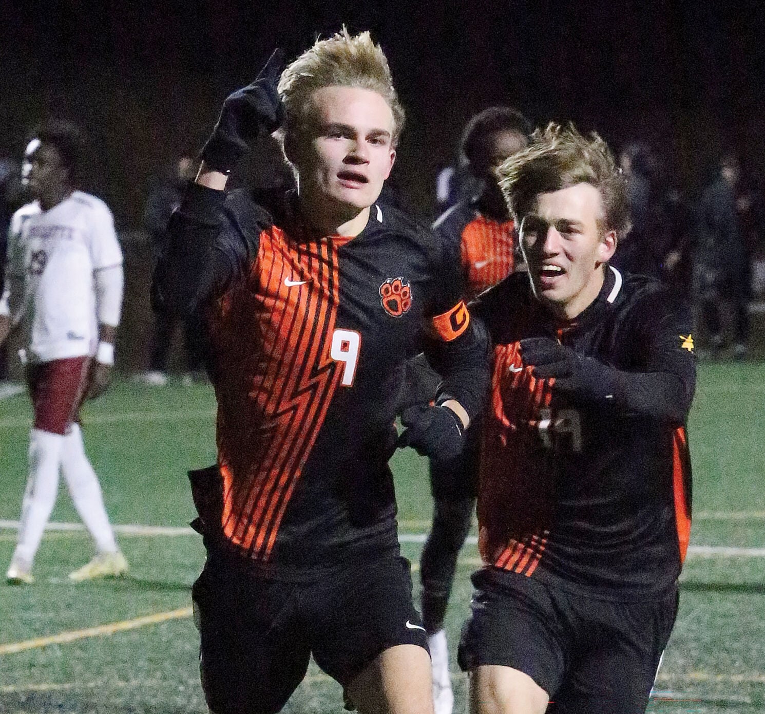 Verona soccer team secures semifinal win against La Follette