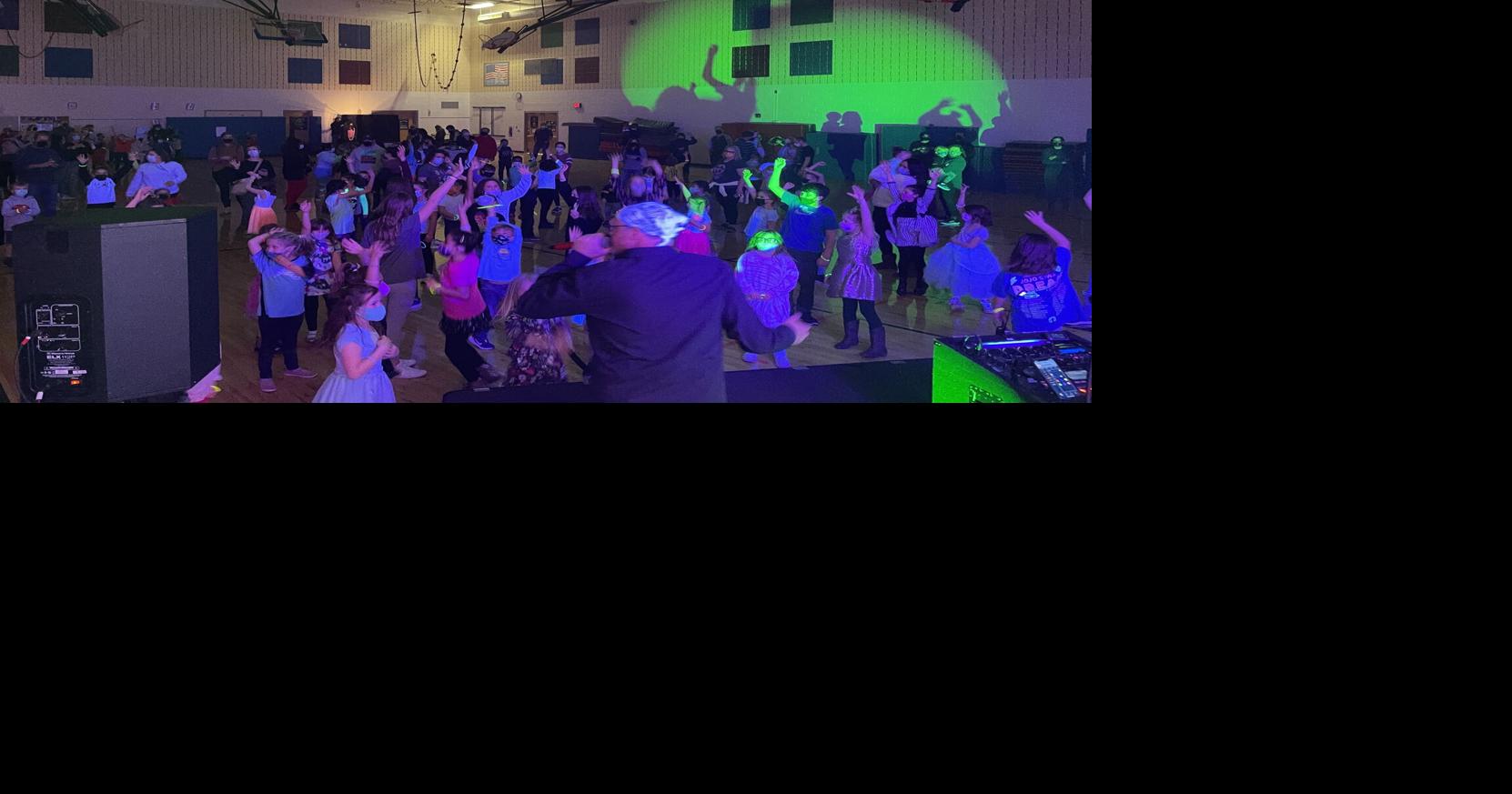 Photos Country View Elementary School holds ‘Glow Dance’ Education