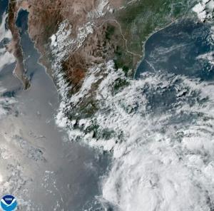 Tourists, fishermen hunker as Hurricane Erick pounds Mexican coast