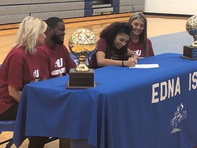 Edna S Dickerson Commits To Schreiner Edna Victoriaadvocate Com