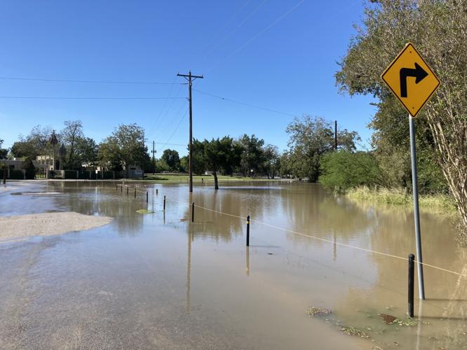 Zoo closed, 50+ homes expected to face flooding as Guadalupe crests