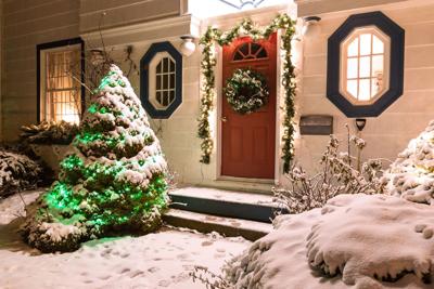 Easy Outdoor Holiday Decorating Home And Garden